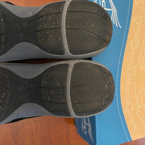 Dansko "Hilde Suede" casual shoes -- Size 39 -- $40 - Picture 6 of 15